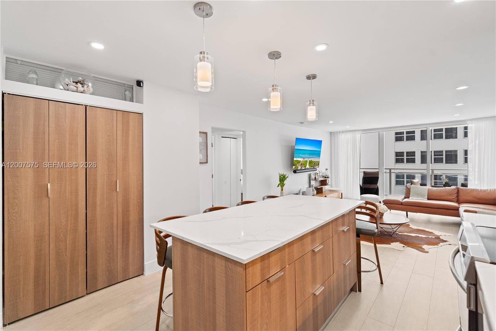 2030 Ocean Dr 918 photo 3