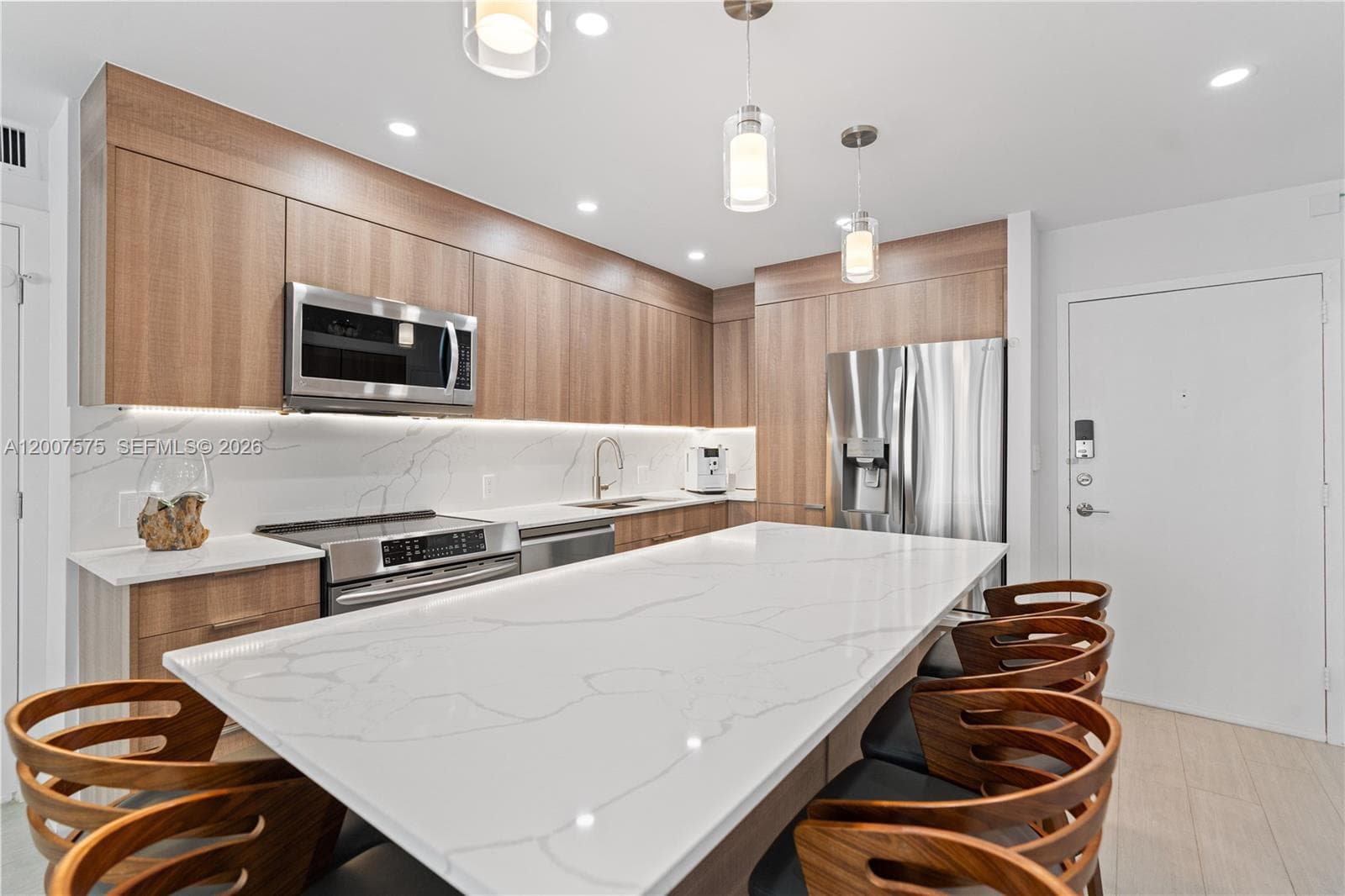 2030 Ocean Dr 918 photo 5