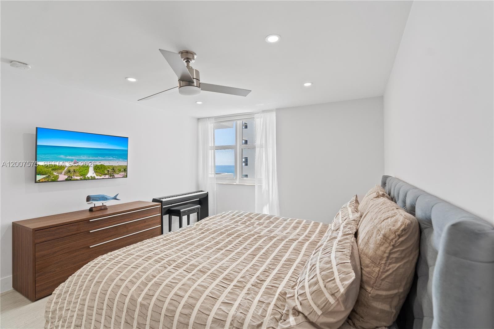 2030 Ocean Dr 918 photo 24