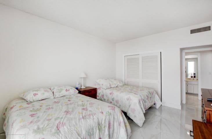 100 Worth Avenue 7 photo 15