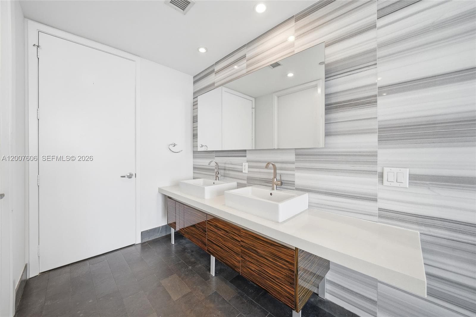 1100 Biscayne Blvd 4402 photo 14