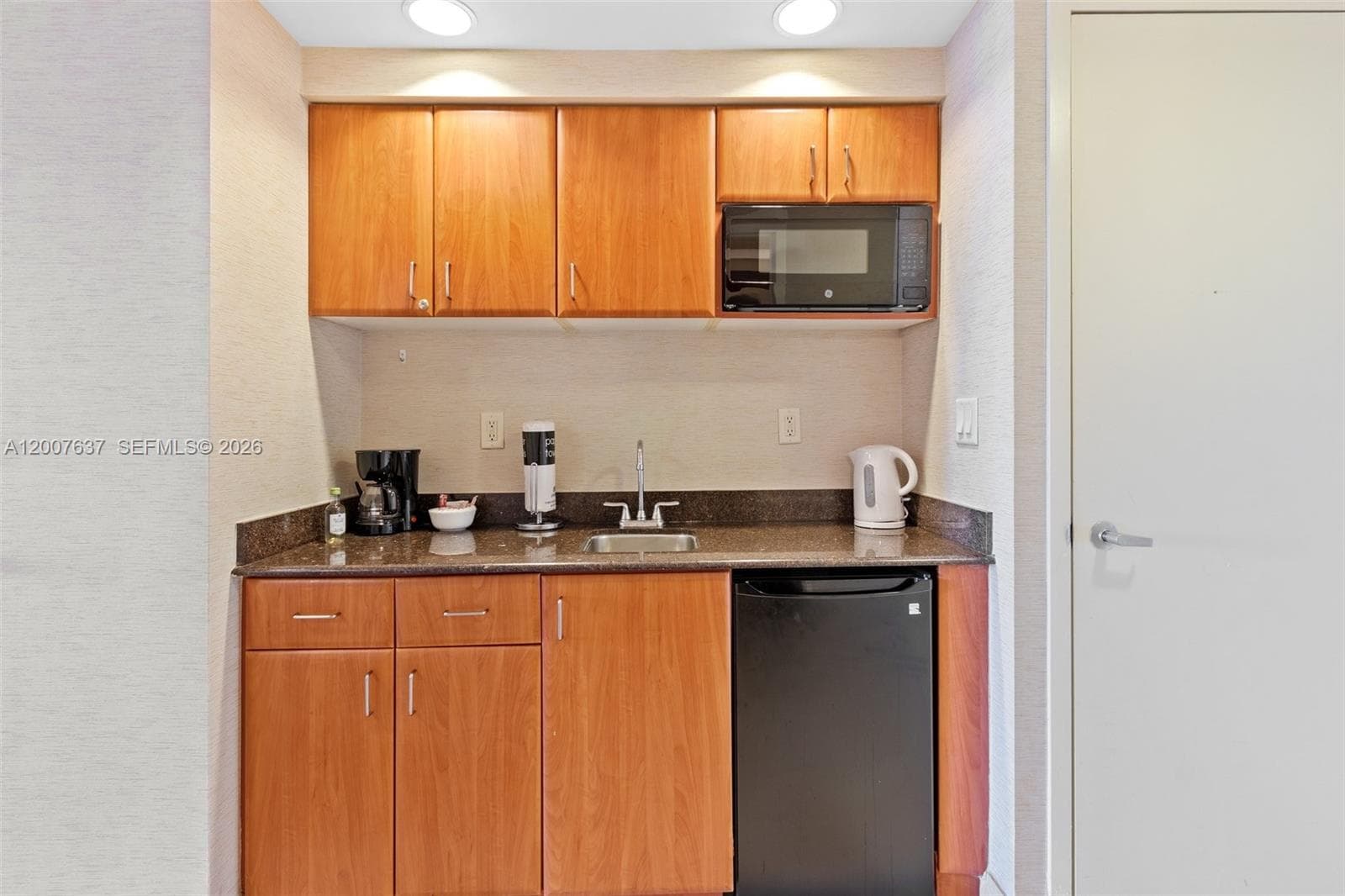 18001 Collins Ave 511 photo 4