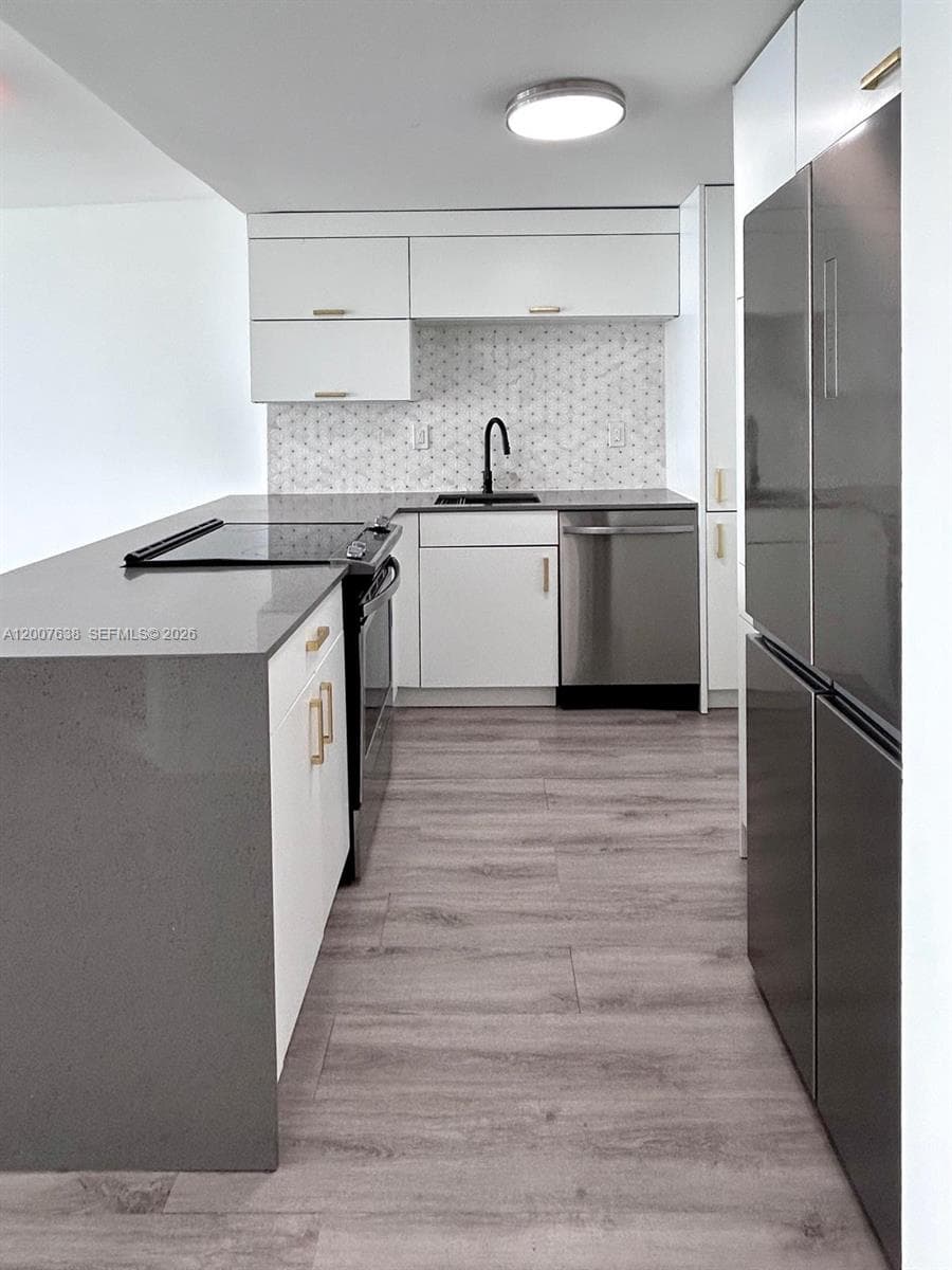 5838 Collins Ave 8E photo 14