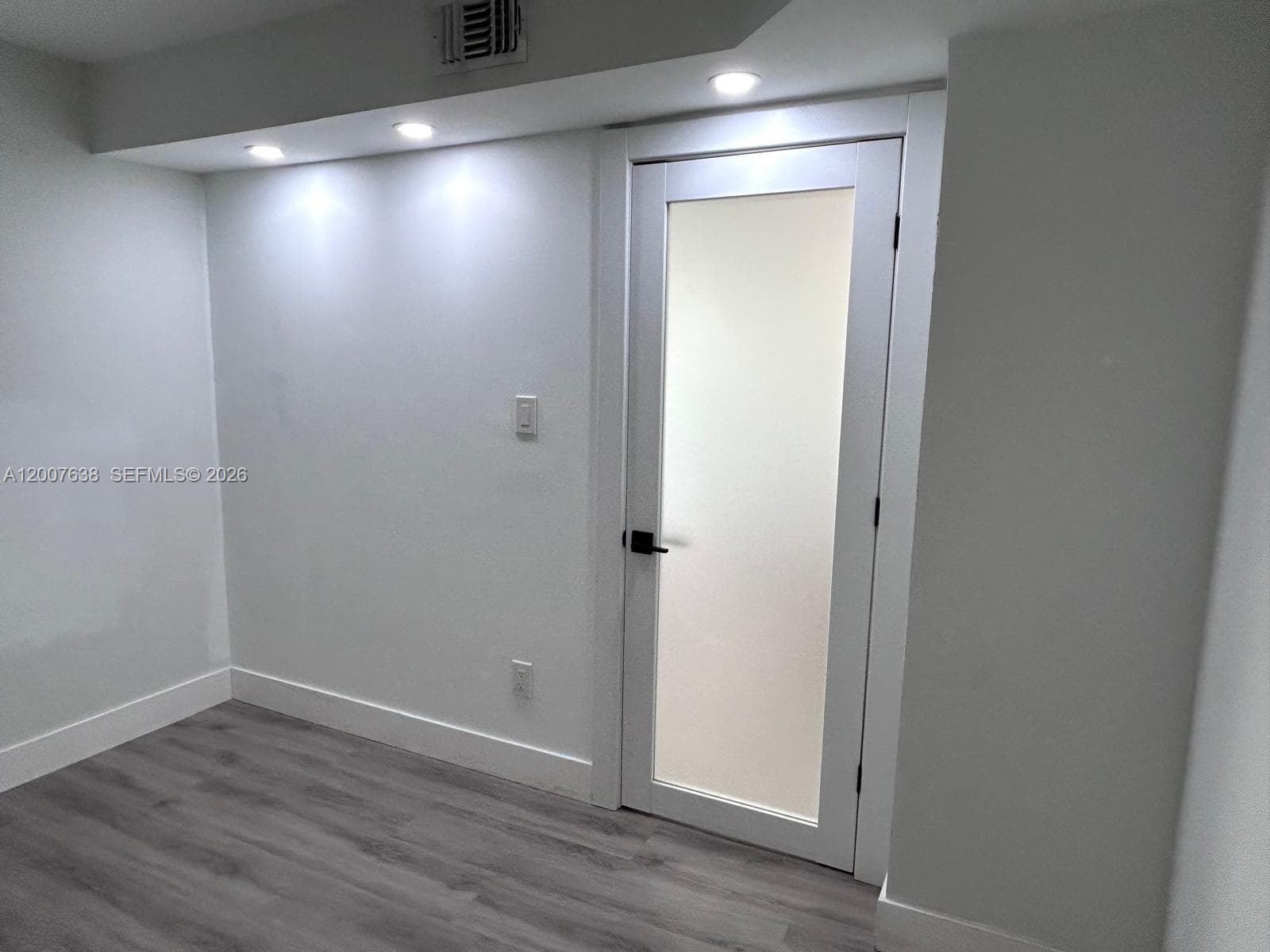 5838 Collins Ave 8E photo 11