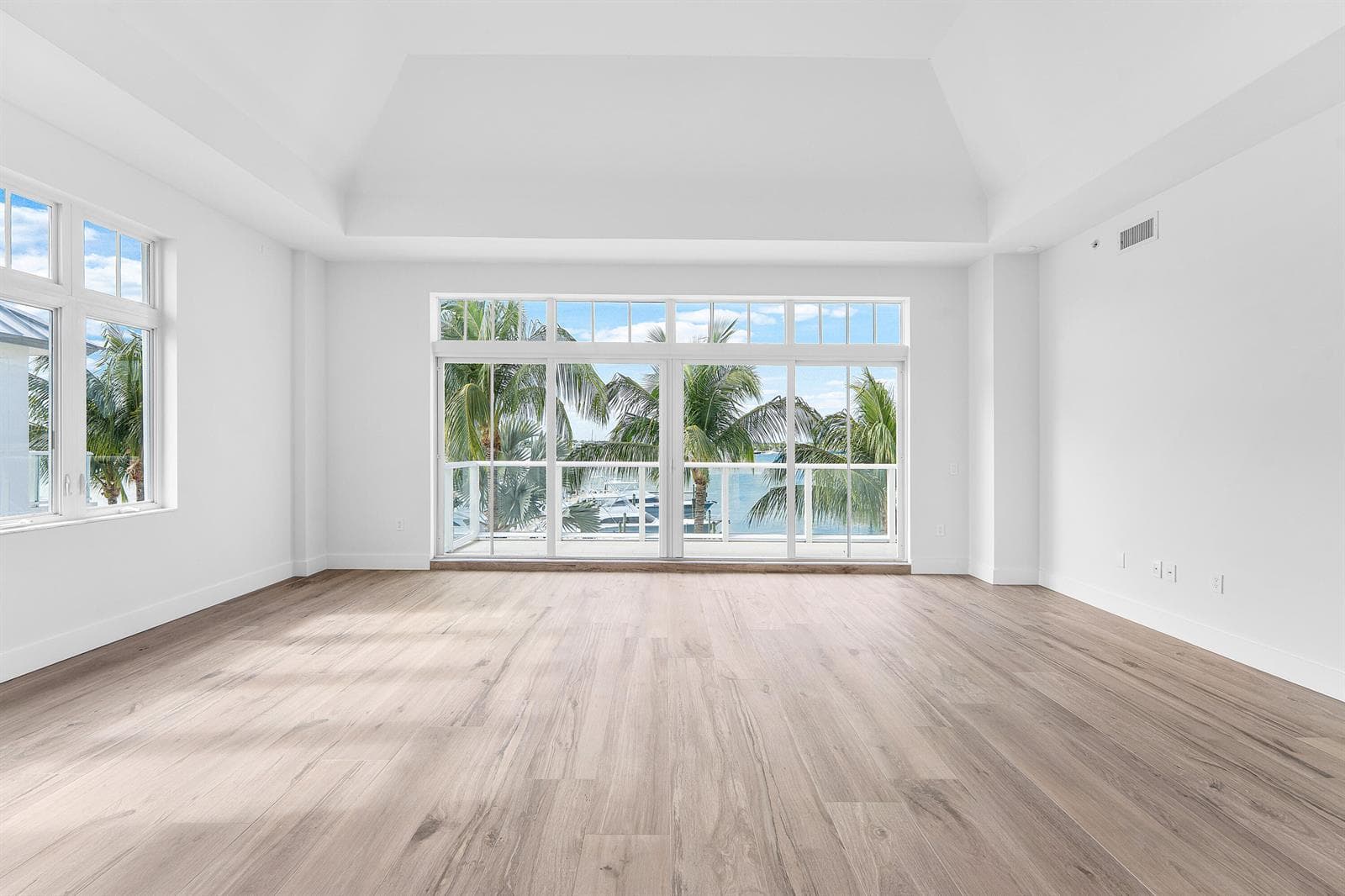 180 Lake Drive 2204 photo 17