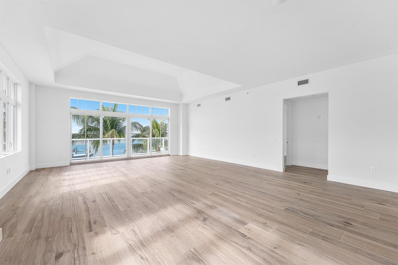 180 Lake Drive 2204 photo 16