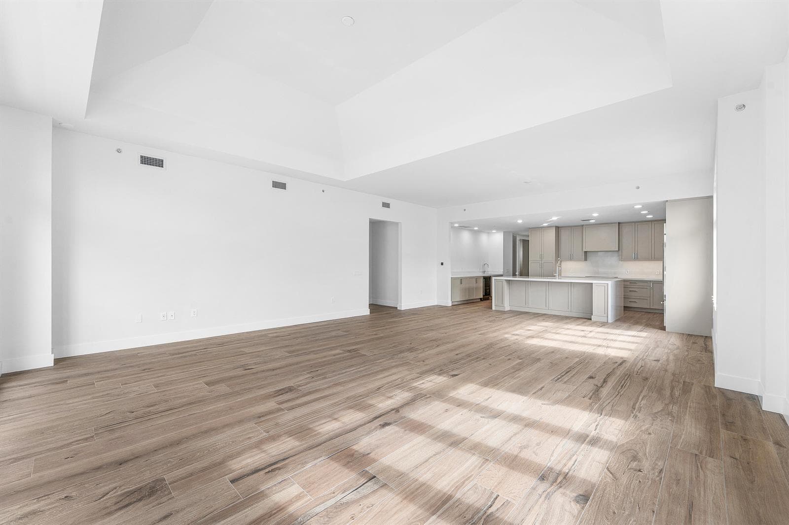 180 Lake Drive 2204 photo 18