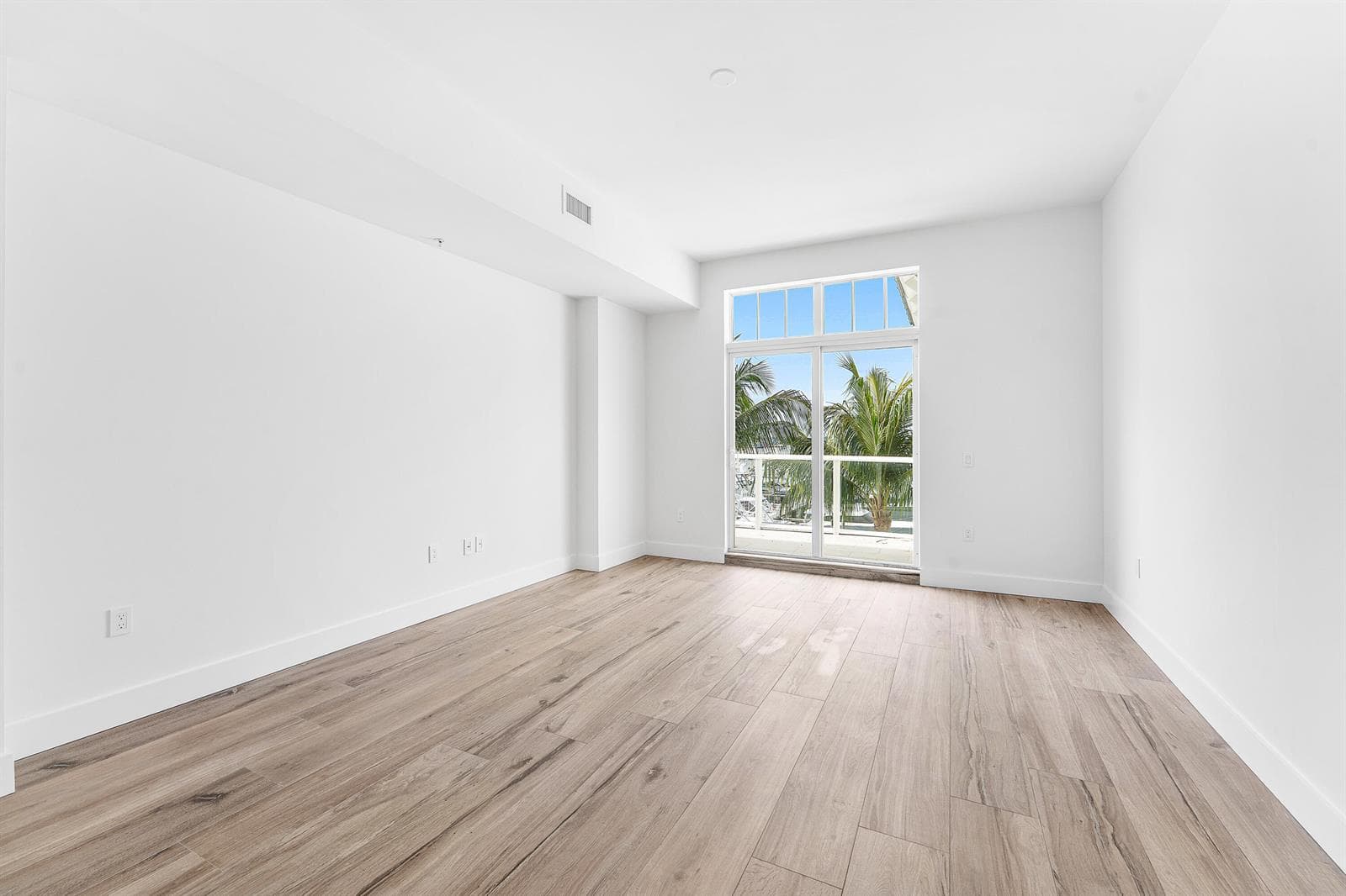 180 Lake Drive 2204 photo 25