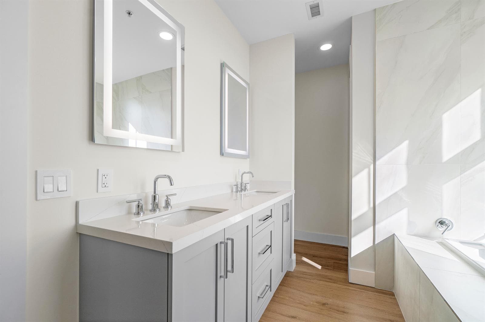 178 Lake Drive 4101 photo 22