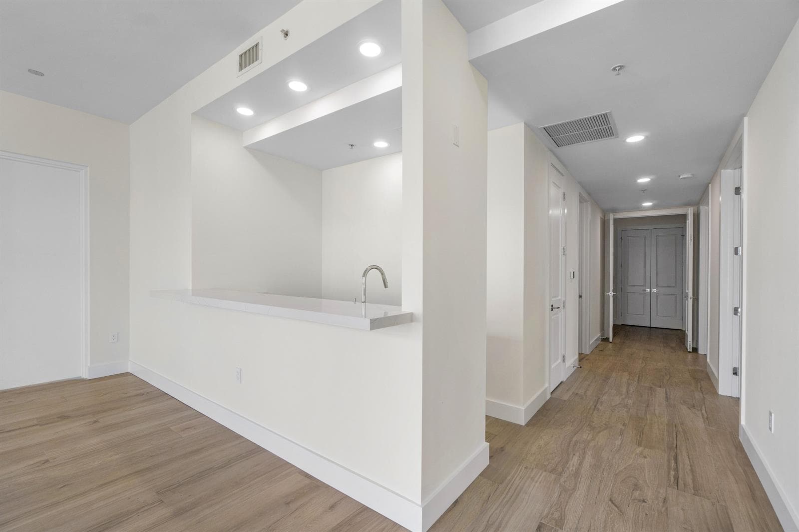 178 Lake Drive 4101 photo 7