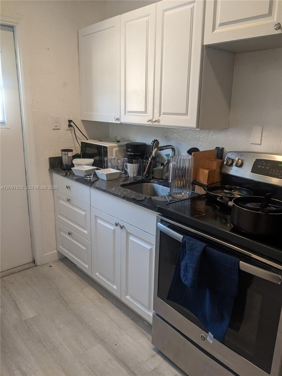 7741 Hawthorne Ave 7741 photo 13