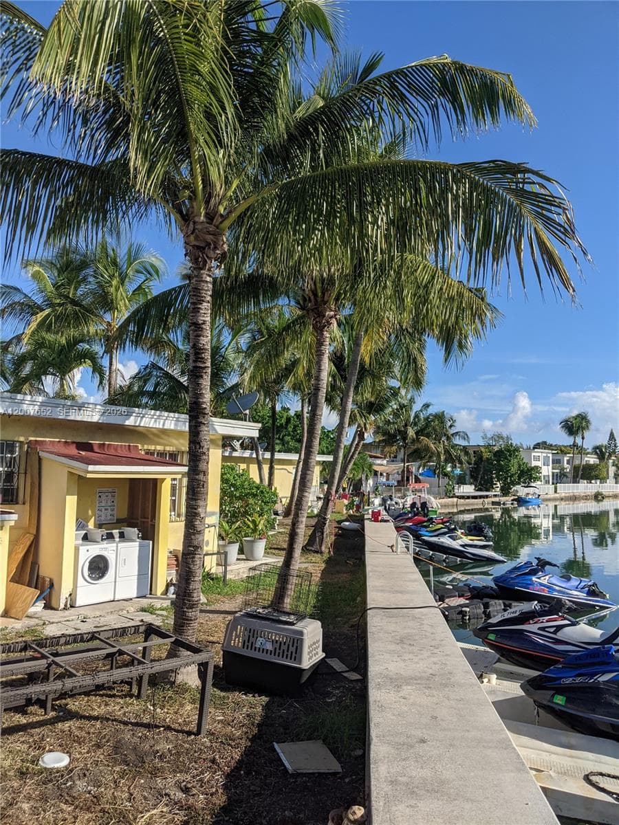 7741 Hawthorne Ave 7741 photo 10