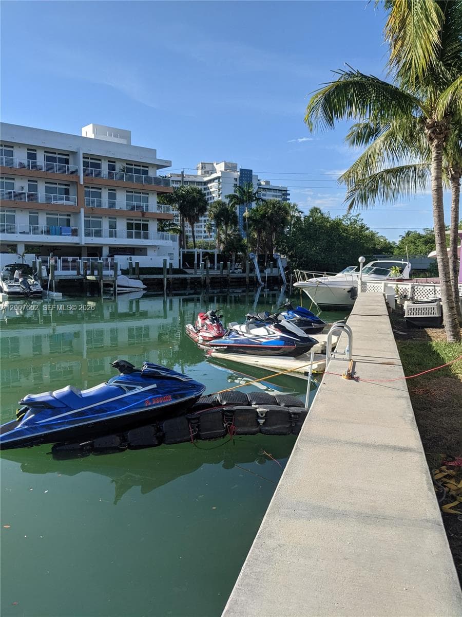 7741 Hawthorne Ave 7741 photo 8