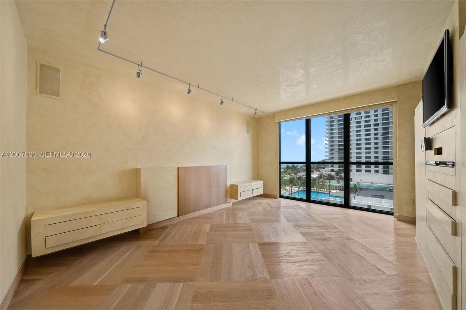 9999 Collins Ave 6G photo 22