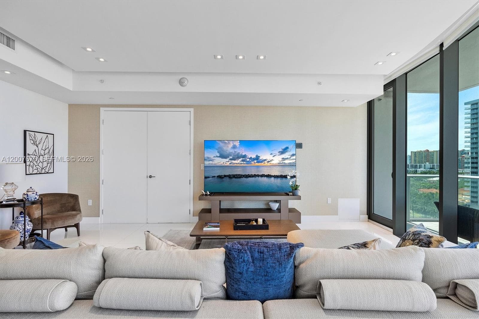 17475 Collins Ave 504 photo 10