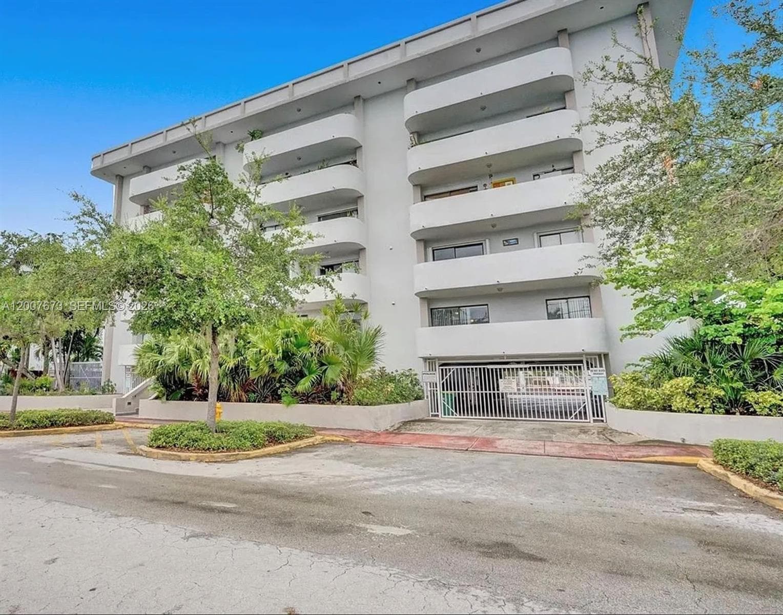 110 Shore Dr 5B photo 1