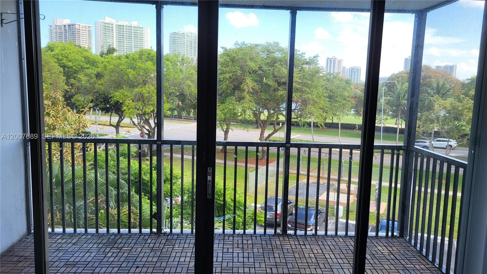 3475 Country Club Dr 409 photo 2