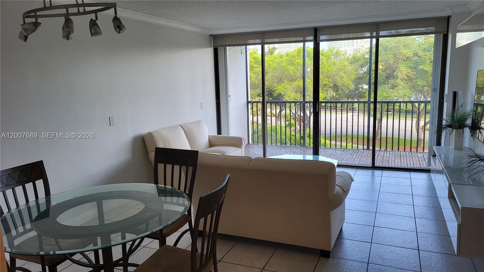 3475 N Country Club Dr 409 photo 3