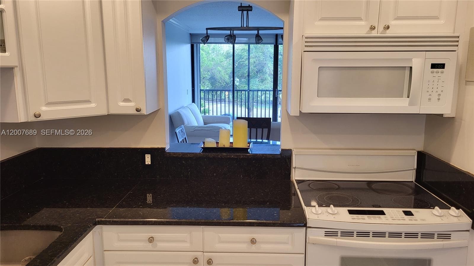 3475 N Country Club Dr 409 photo 9