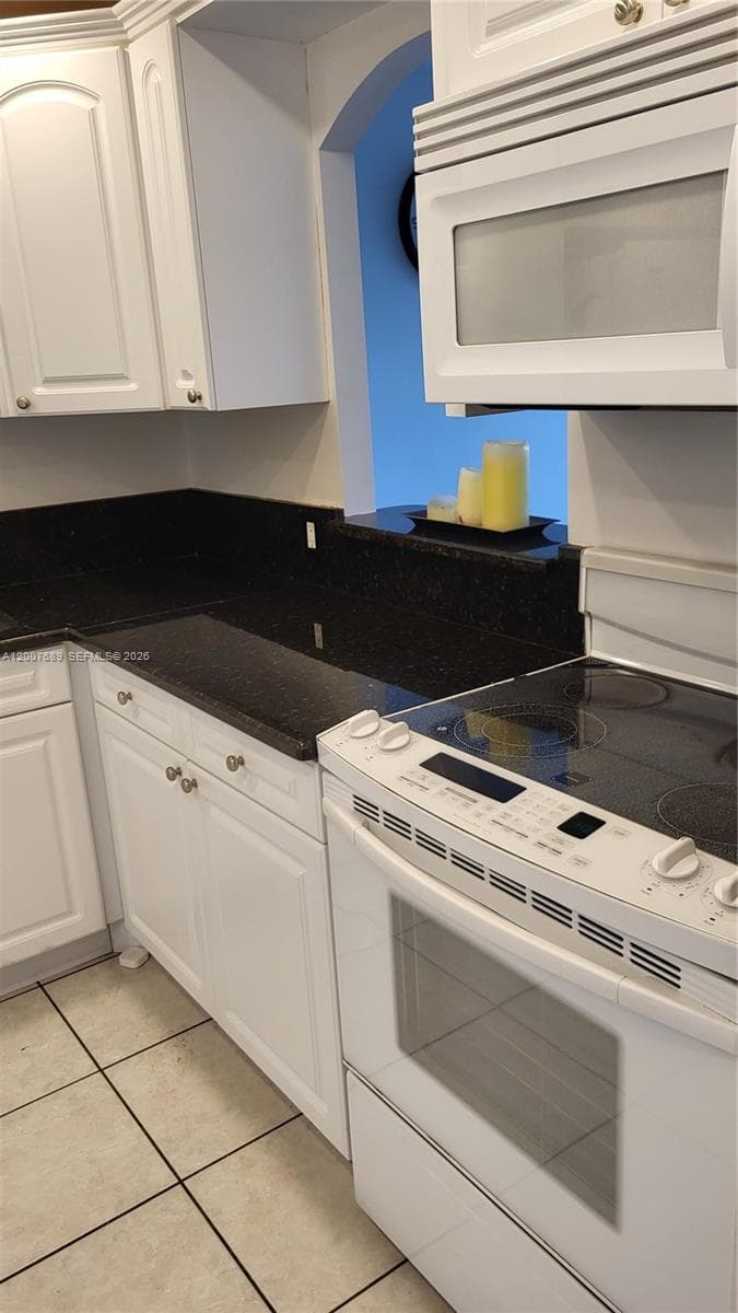 3475 N Country Club Dr 409 photo 10