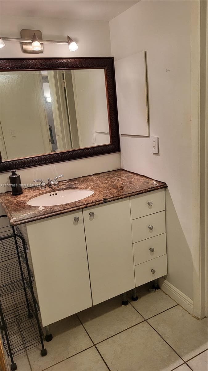 3475 N Country Club Dr 409 photo 11