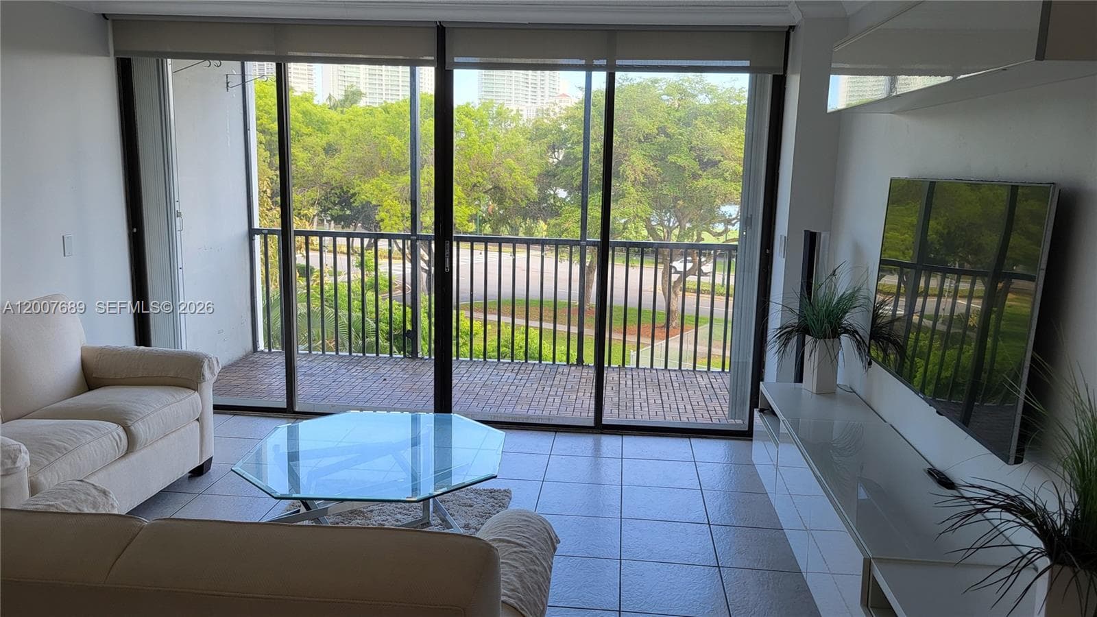 3475 N Country Club Dr 409 photo 4