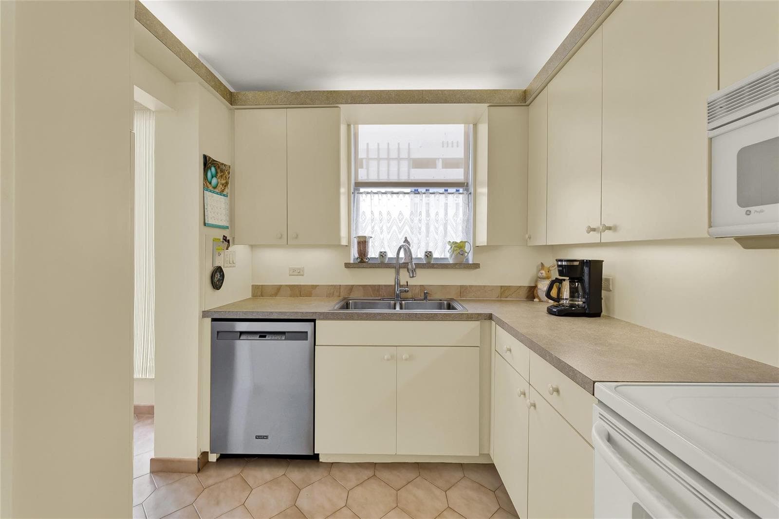 1010 S Ocean Boulevard 1509 photo 22