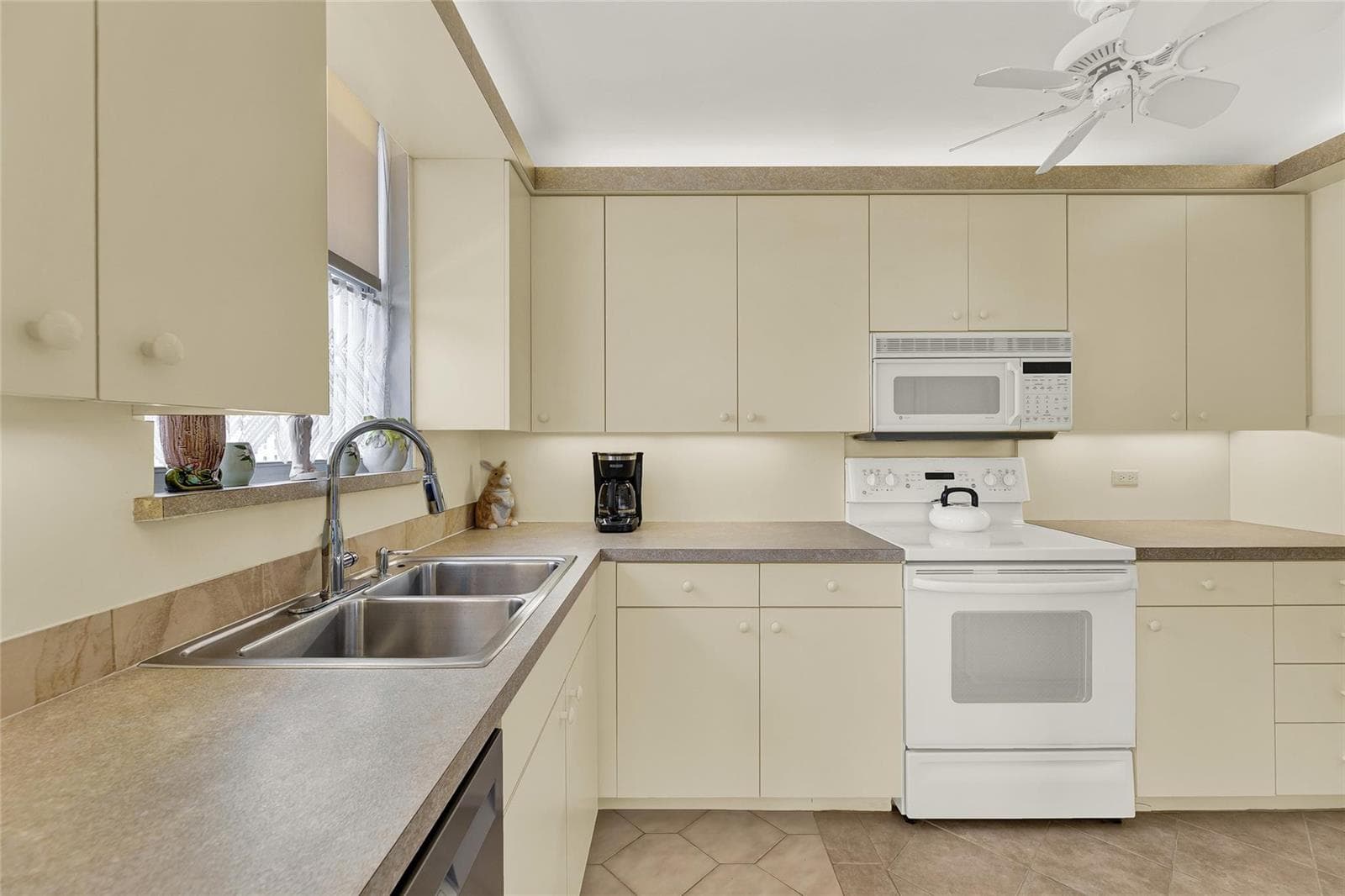 1010 S Ocean Boulevard 1509 photo 20