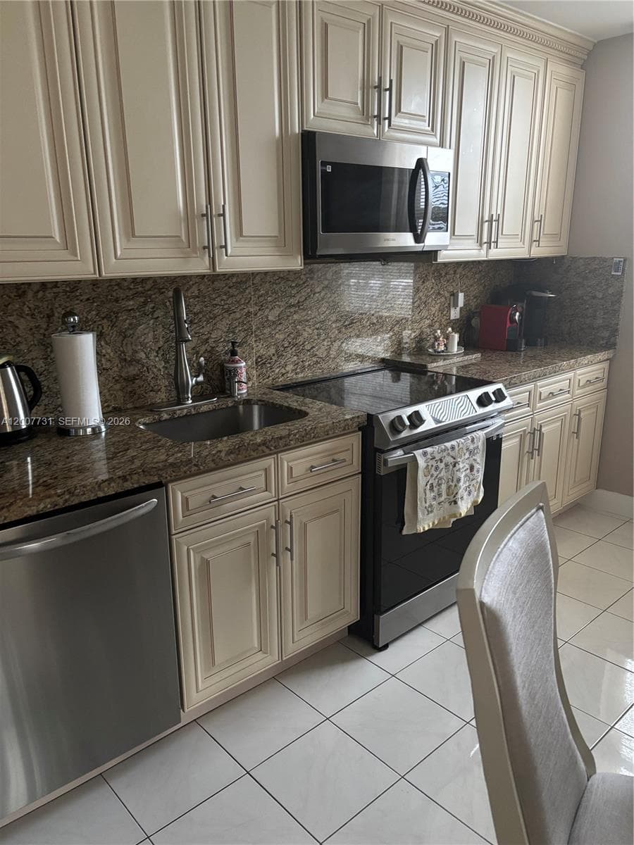 1865 Ocean Dr 4L photo 15
