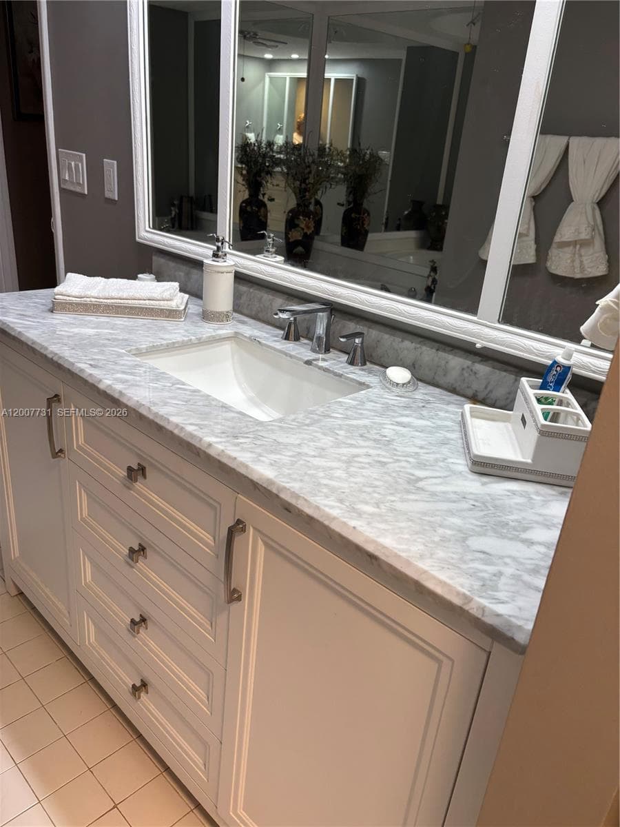 1865 Ocean Dr 4L photo 11