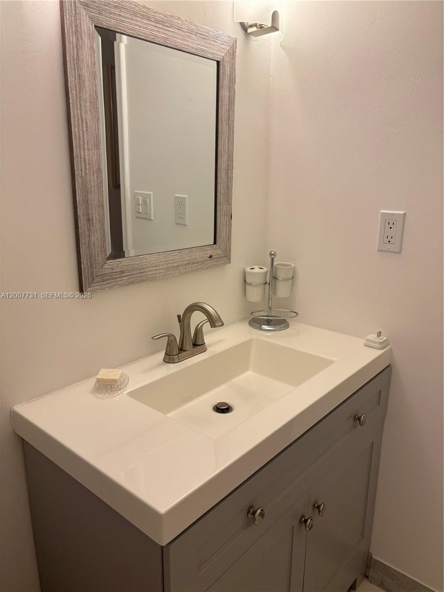 1865 Ocean Dr 4L photo 4