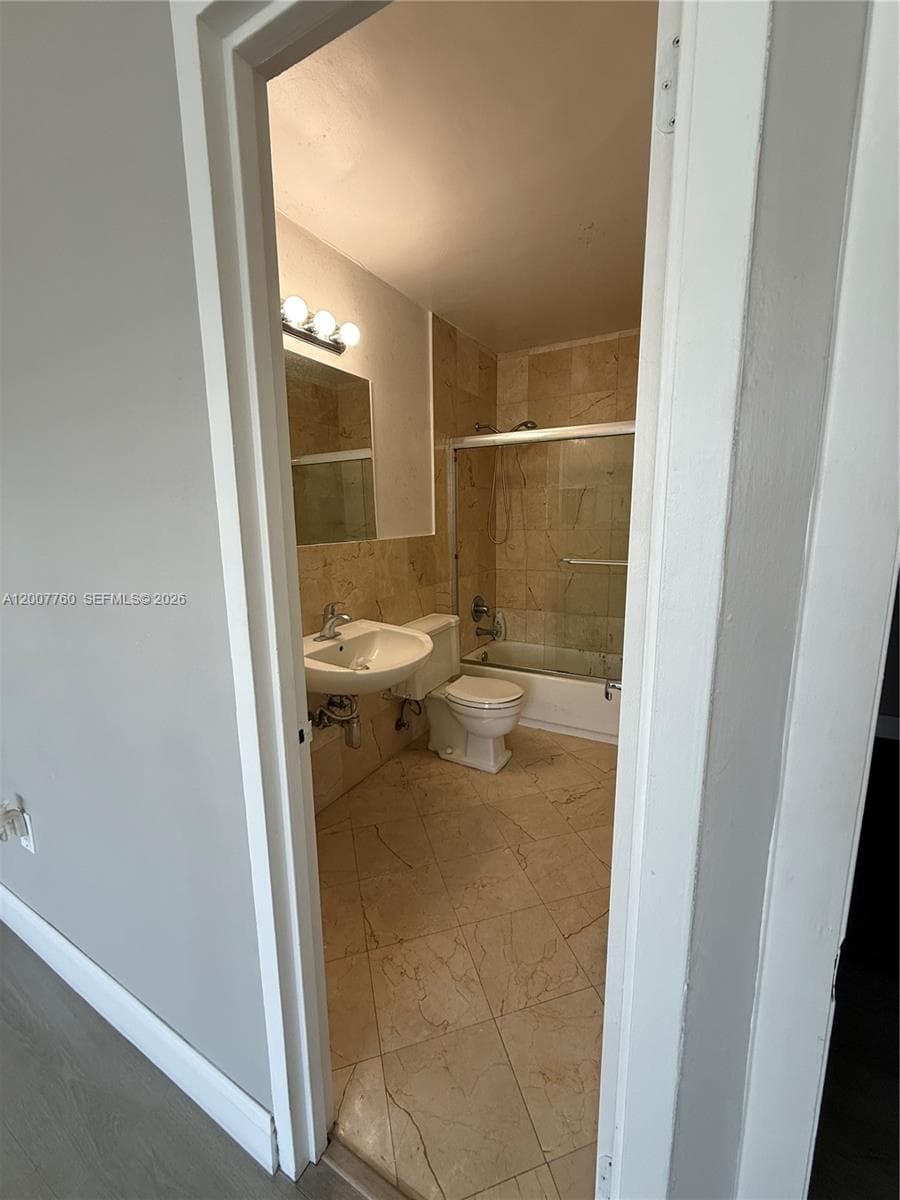 5313 Collins Ave 1110 photo 4