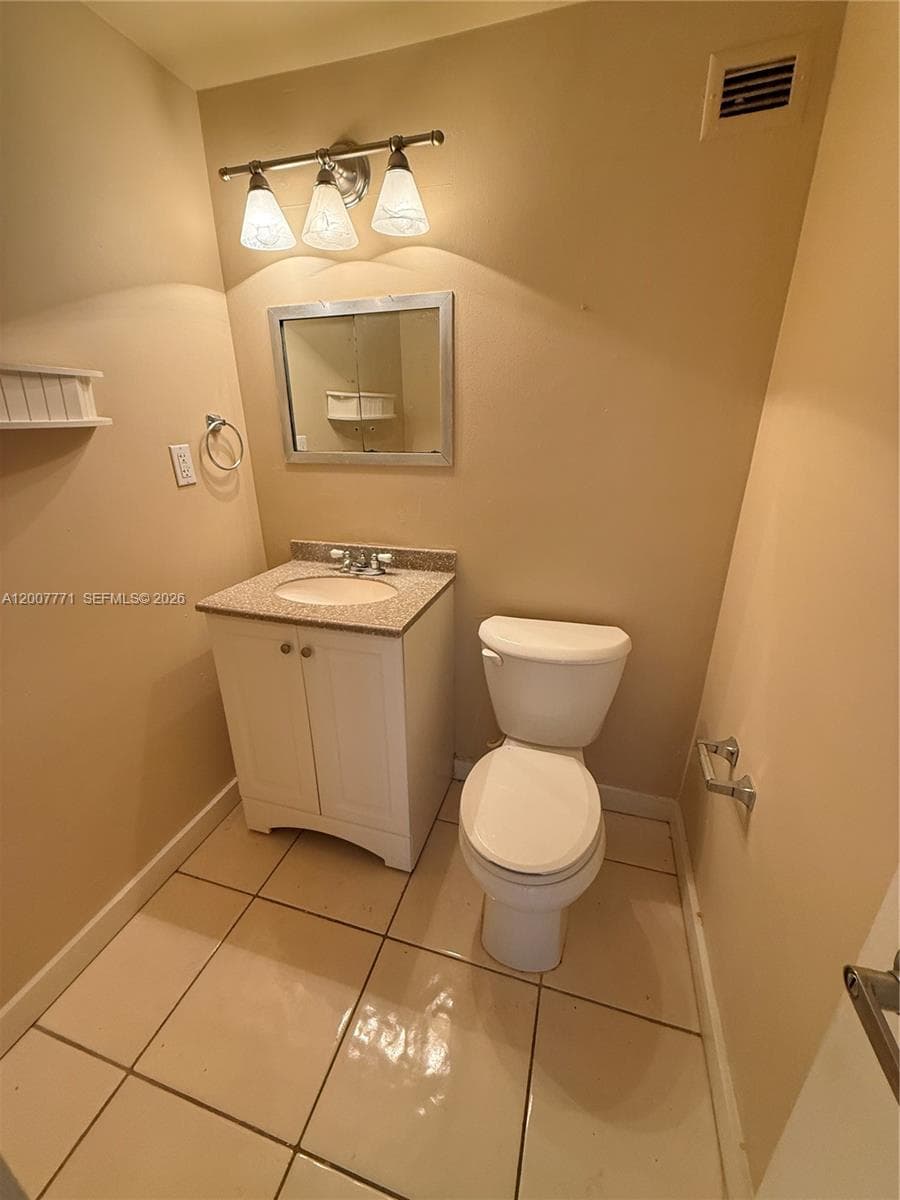 5313 Collins Ave 906 photo 2