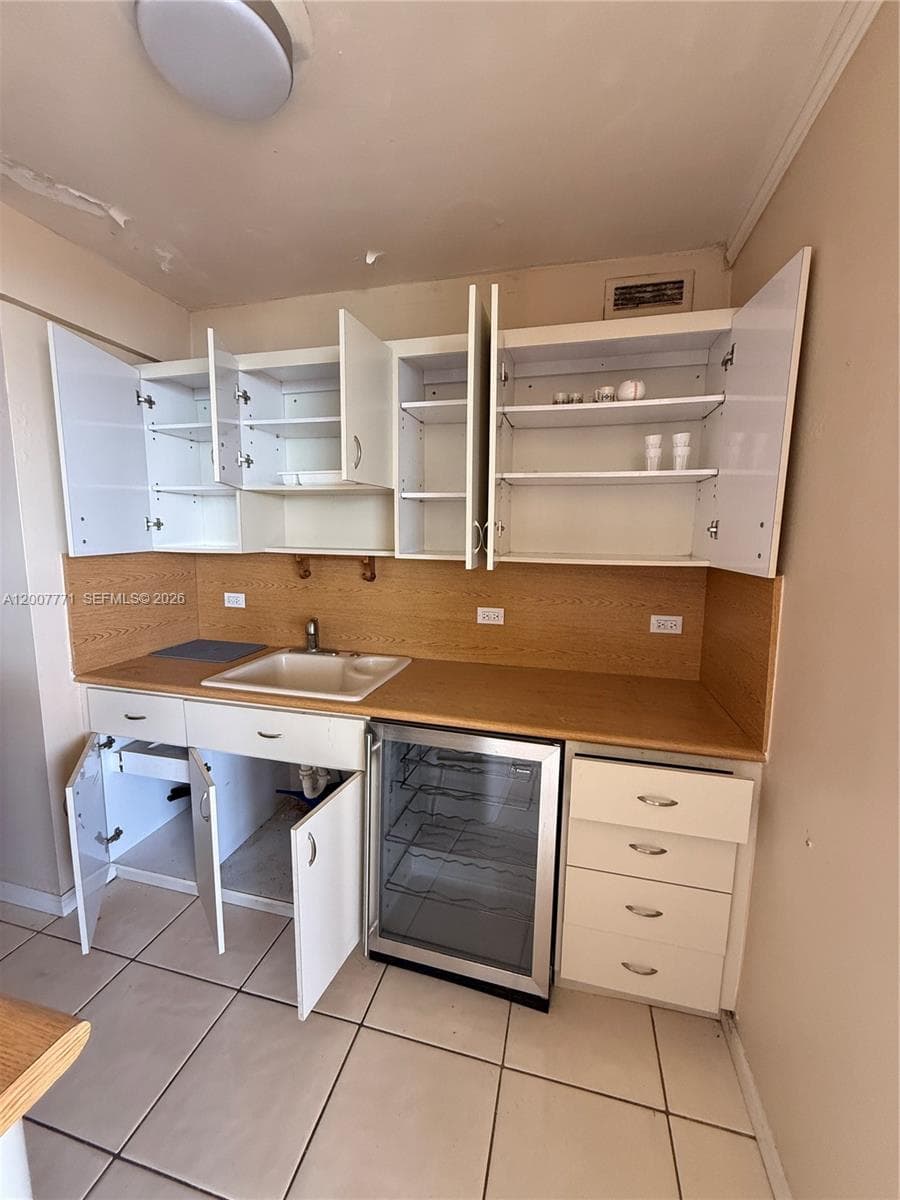 5313 Collins Ave 906 photo 3