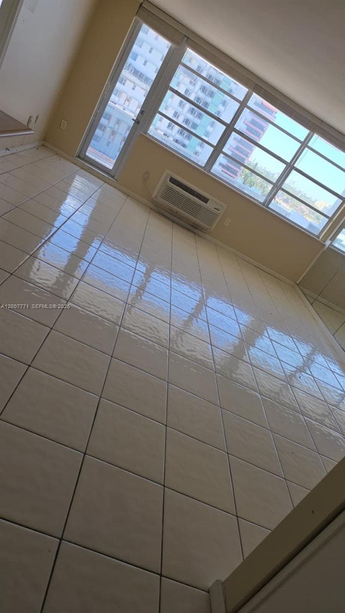 5313 Collins Ave 906 photo 1