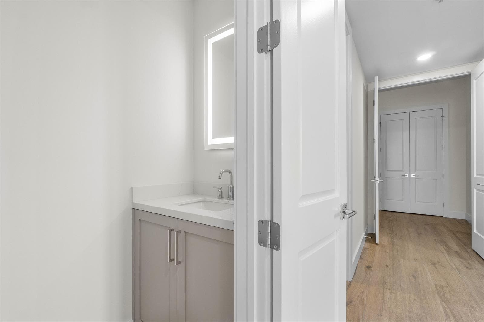182 Lake Drive 5202 photo 16