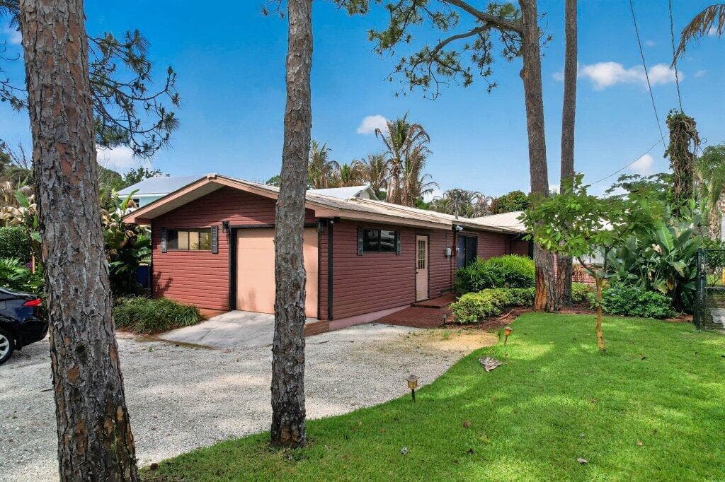 1272 SW Evergreen Lane photo 3
