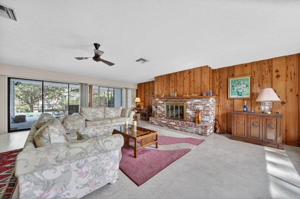 1272 SW Evergreen Lane photo 5