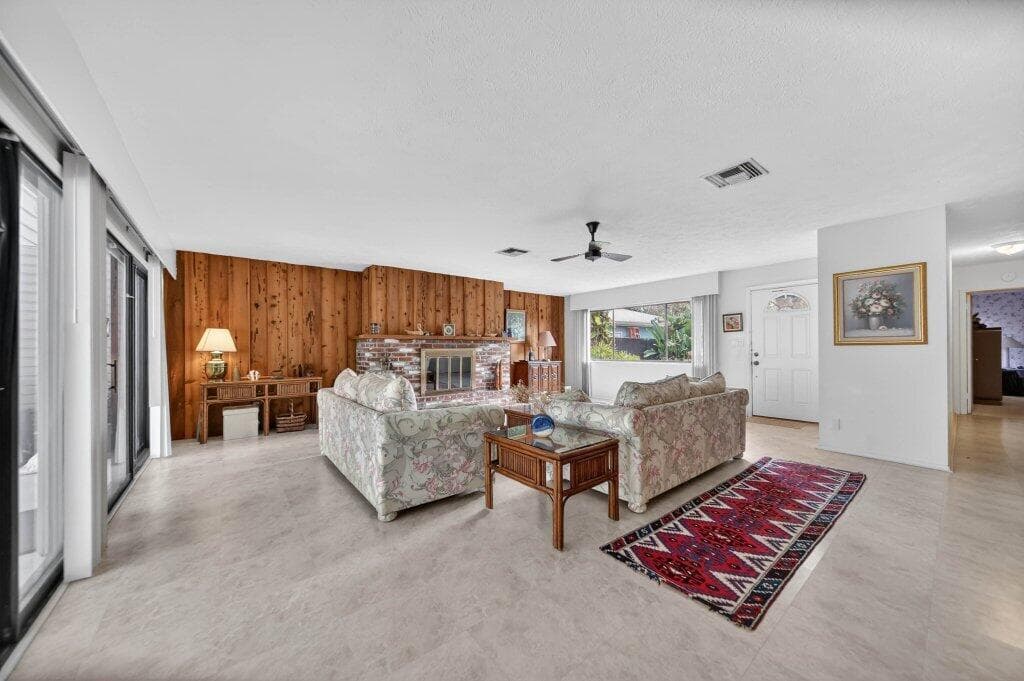 1272 SW Evergreen Lane photo 4