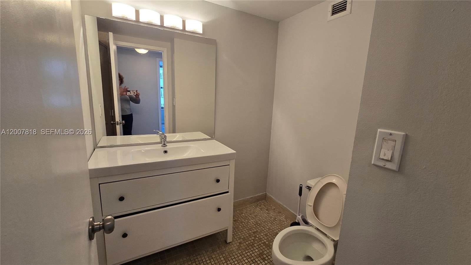 2500 Parkview Dr 2317 photo 14