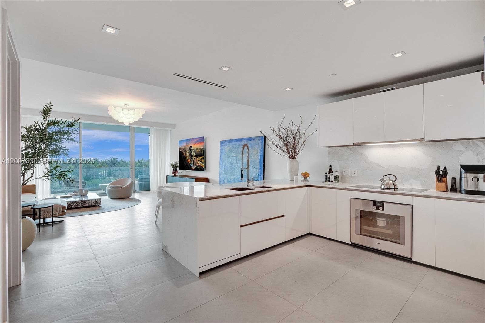 10201 Collins Ave 404 photo 2