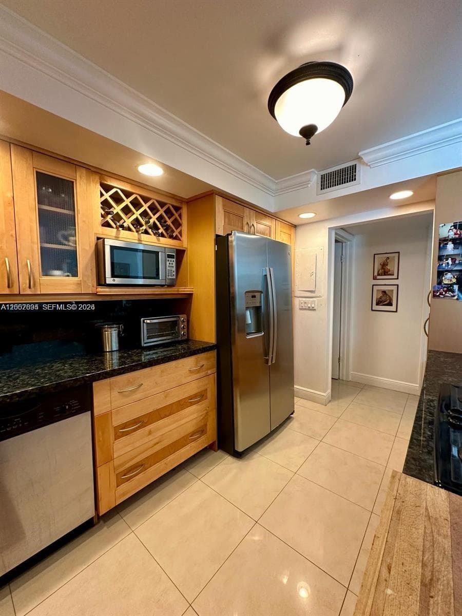 2655 Collins Ave 410 photo 9