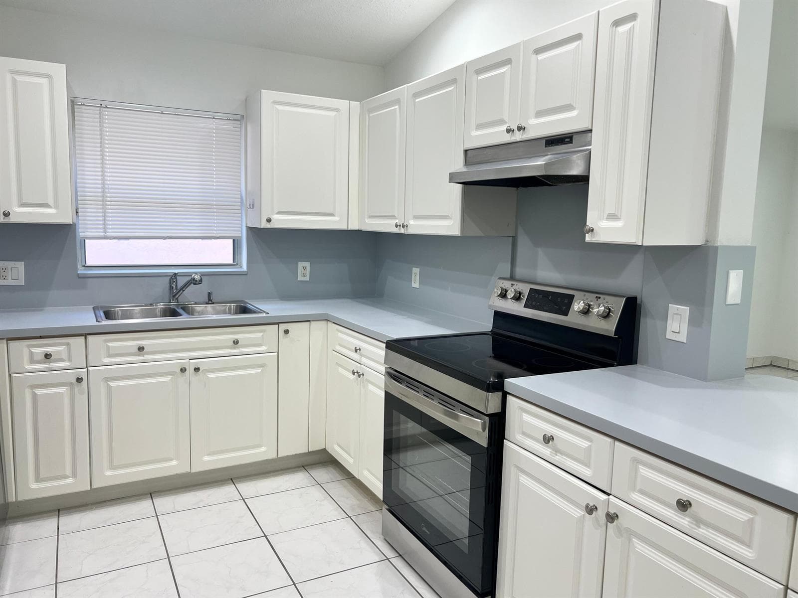 1096 Staghorn Street photo 6