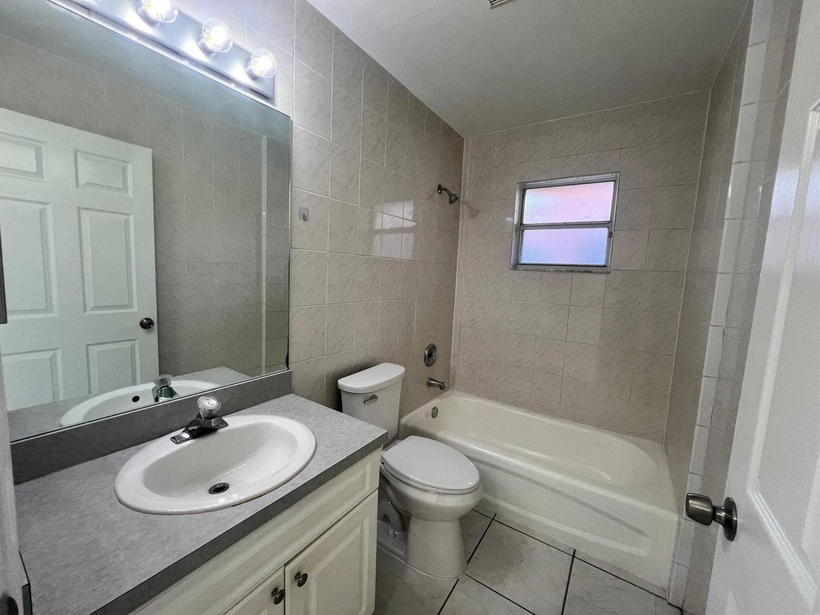 1096 Staghorn Street photo 12
