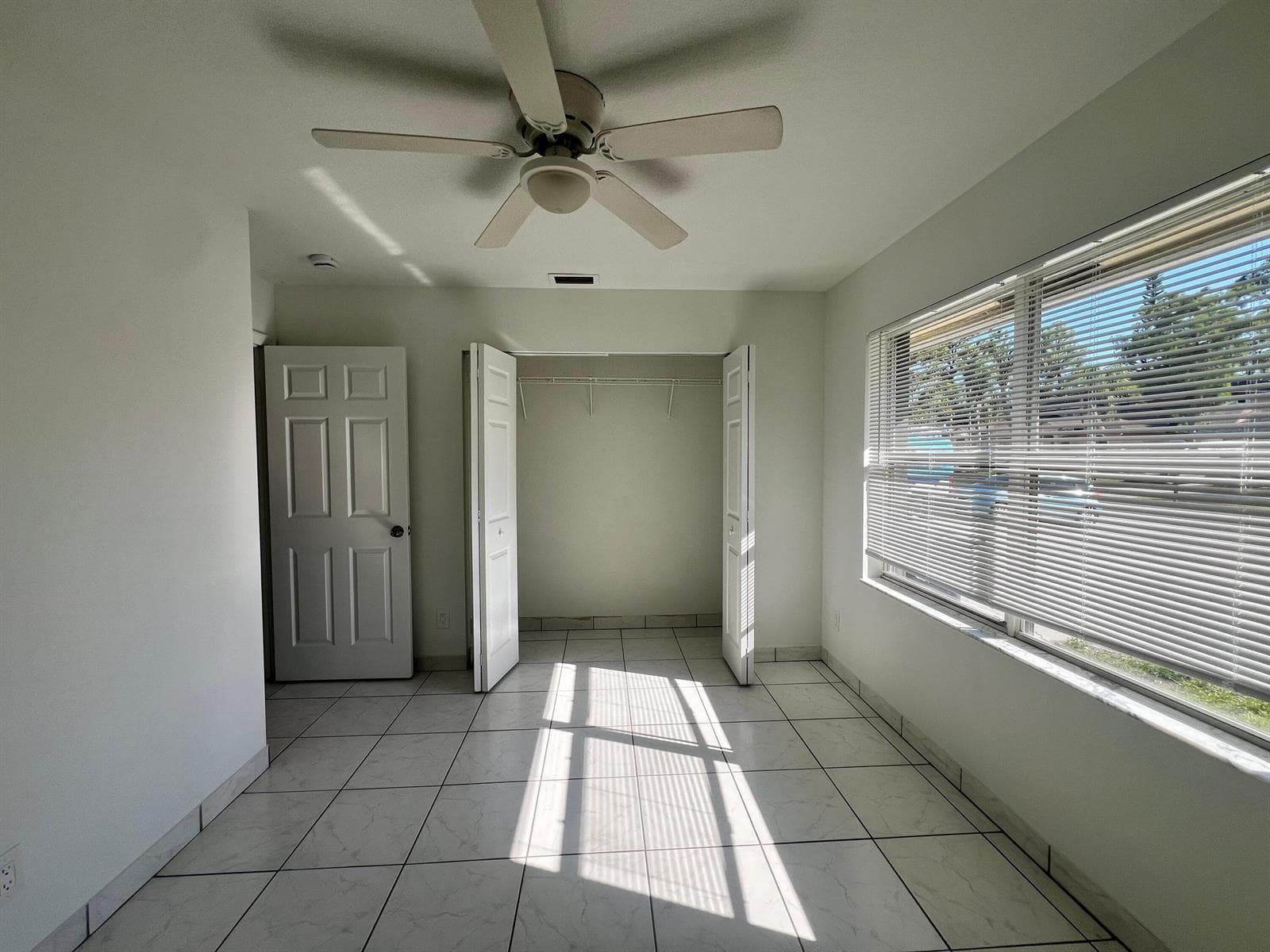 1096 Staghorn Street photo 10