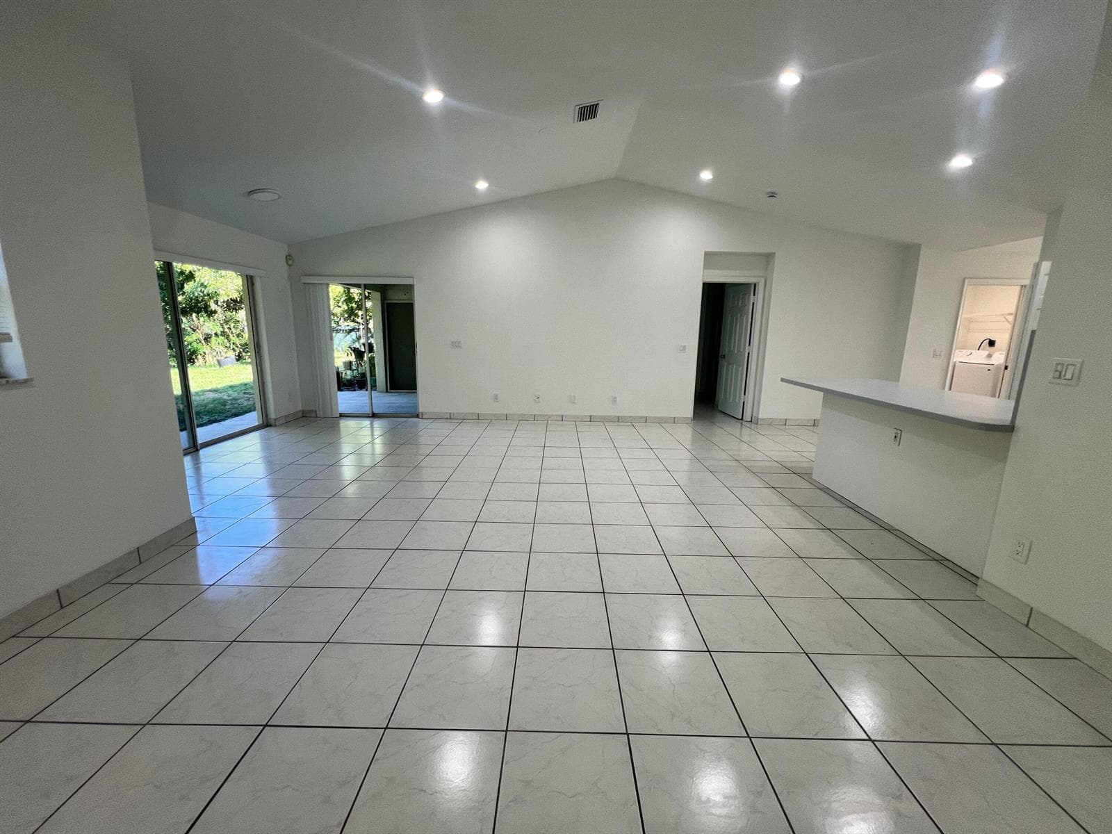 1096 Staghorn Street photo 4