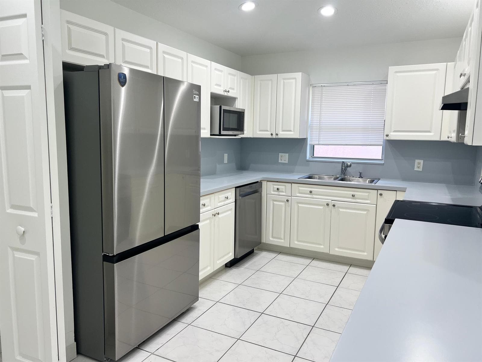 1096 Staghorn Street photo 8