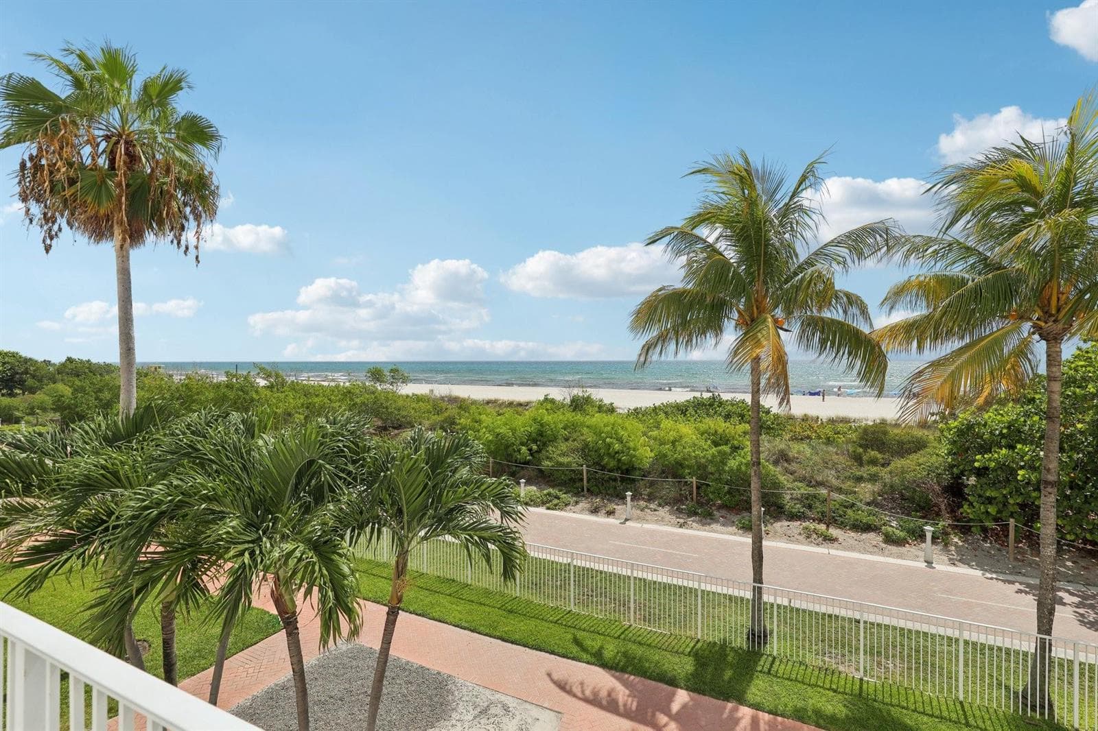 5601 Collins Avenue 1716 photo 3
