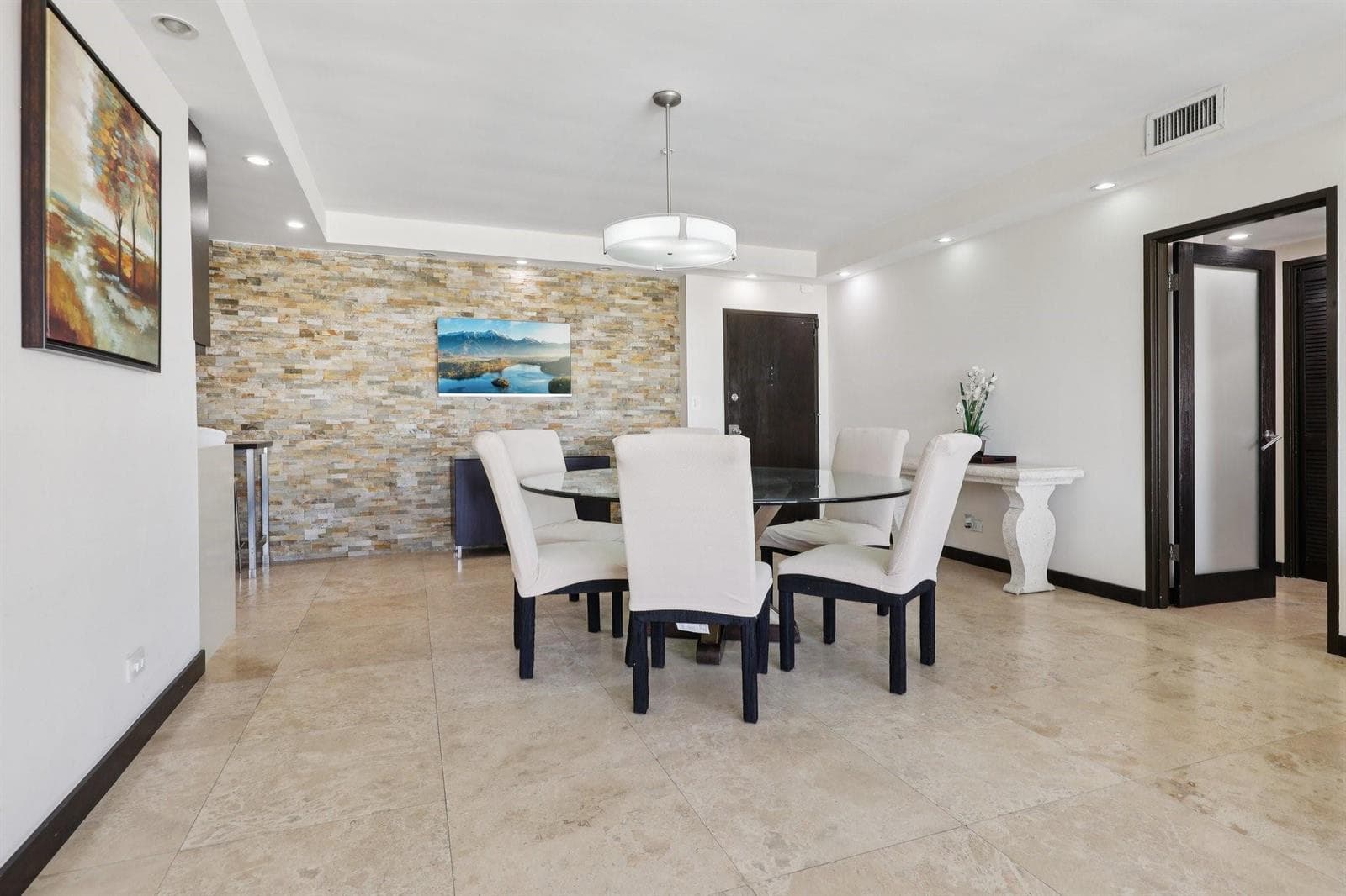 5601 Collins Avenue 1716 photo 9