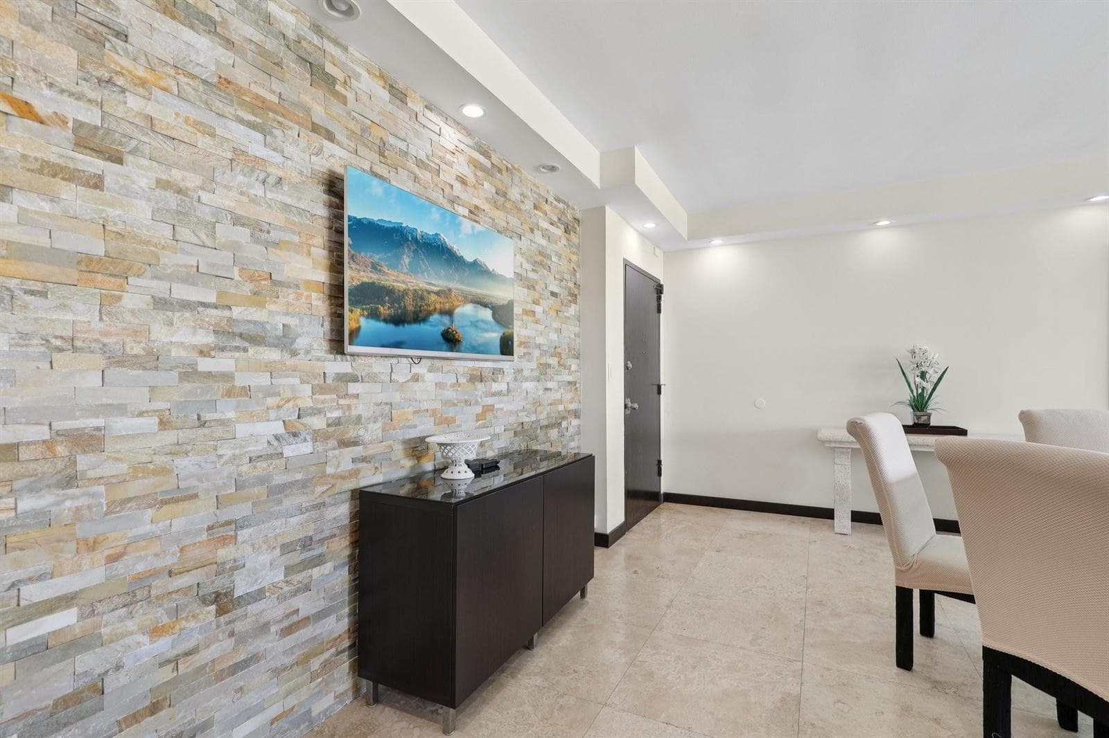5601 Collins Avenue 1716 photo 8